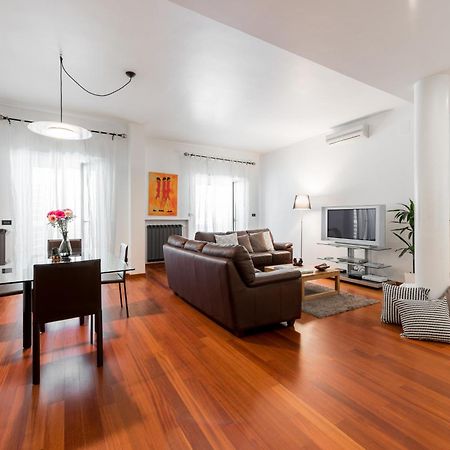 Suite Amendola-Luxury Apartment Бари Екстериор снимка